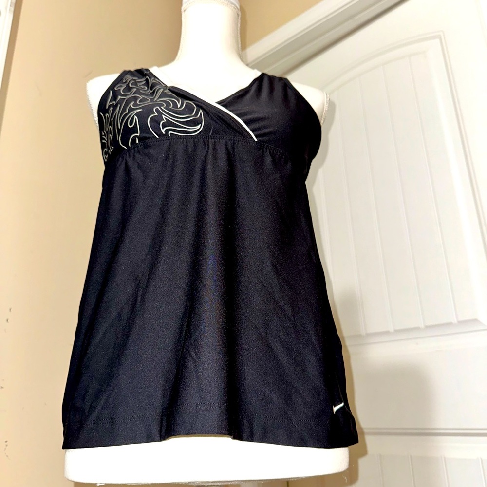 Nike tank with built in shelf bra and racer back
